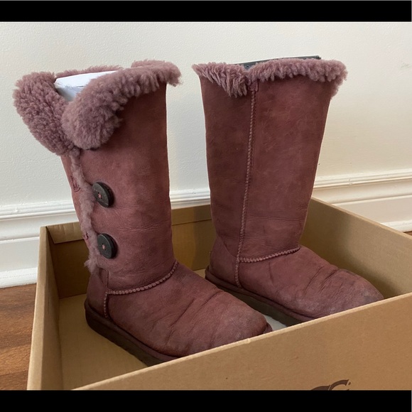 UGG Bailey Button Purple boot - Picture 1 of 4